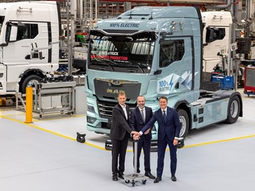 V půli června 2025 byla zahájena sériová výroba e trucků